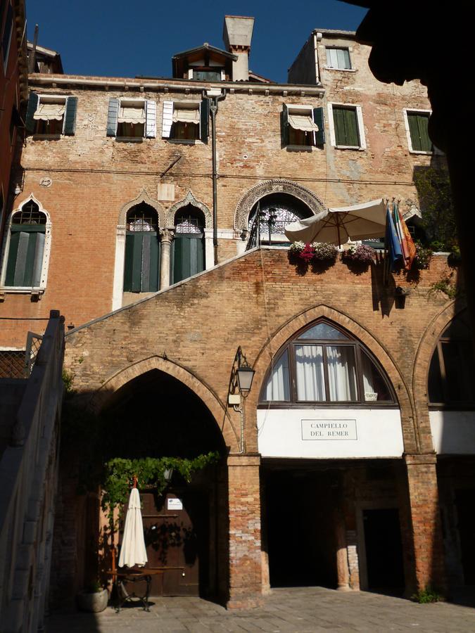 Palazzo Lion Morosini - Check In Presso Ai Santi Apostoli Βενετία